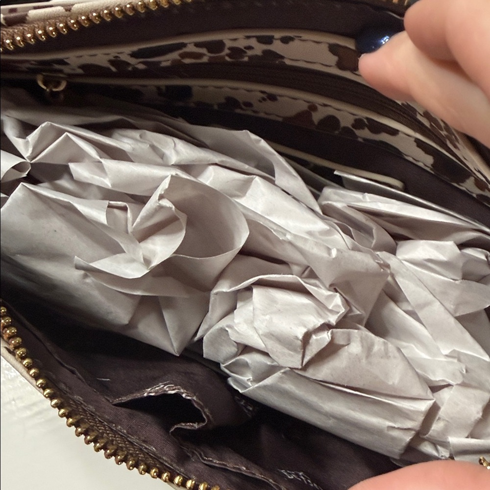 Betsey Johnson Brown and White Crossbody Bag - Picture 6 of 13